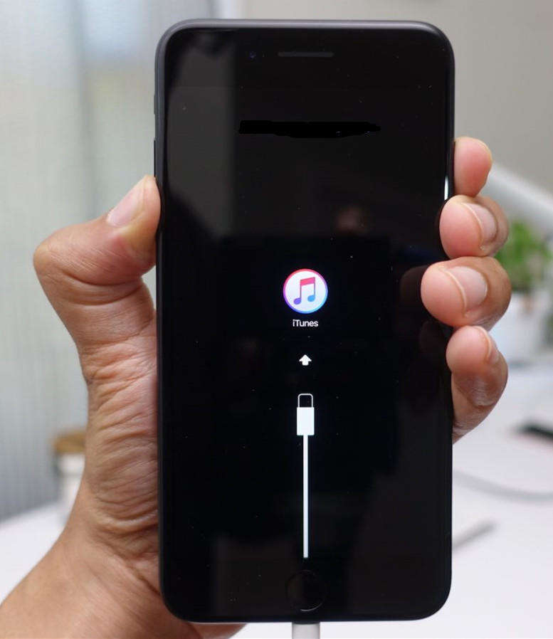 SOLVED] iPhone 7/7 Plus Stuck on Restore Screen